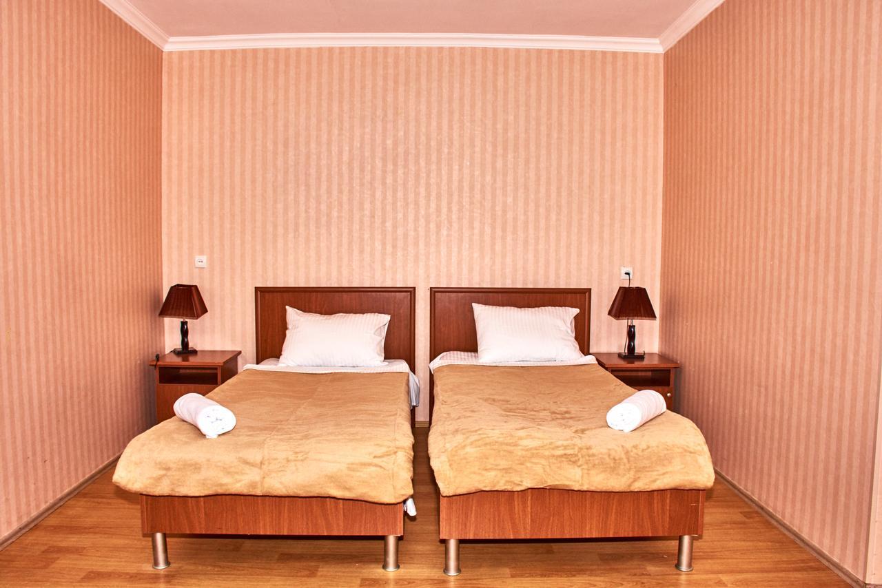 גורי Hotel Georgia מראה חיצוני תמונה